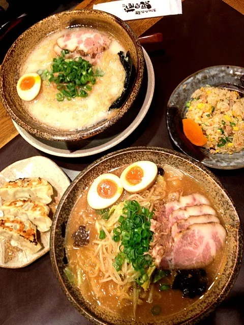 野菜味噌ラーメン、豚骨塩ラーメン、ミニチャーハン、ミニ餃子|hiroさん