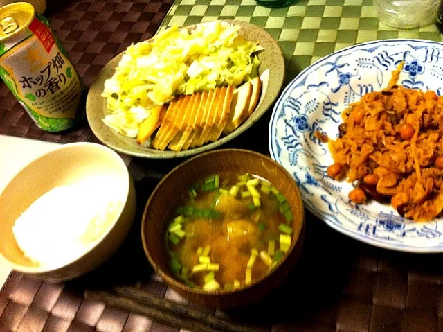 今日のご飯。切り干し大根豚肉煮、塩麹キャベツ、燻製豆腐、お味噌汁。|Alicaさん