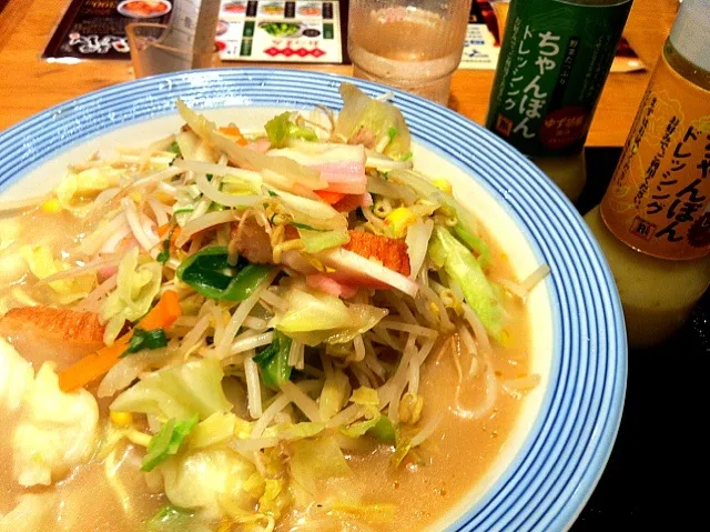 野菜たっぷりちゃんぽんは、ドレッシングかけて食べるのが新しい。|やまともさん