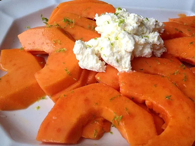 papaya with fresh ricotta and lime|wendy sidewaterさん