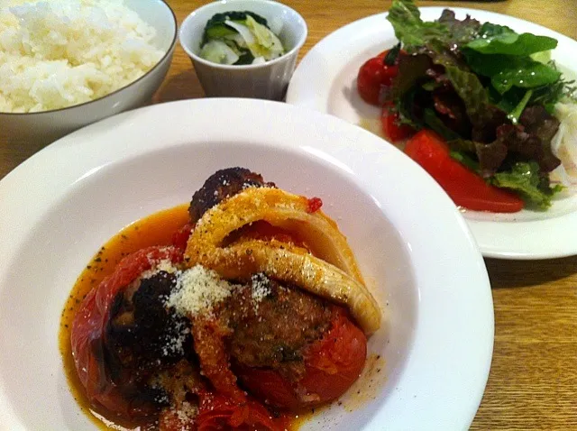 日替わりランチ トマトの肉詰めオーブン焼き|ひろすぃーさん