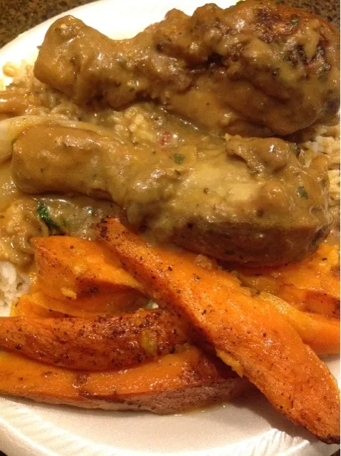 Smothered Chicken and rice with speared Candied Yams 💋|Taste-New Americanさん