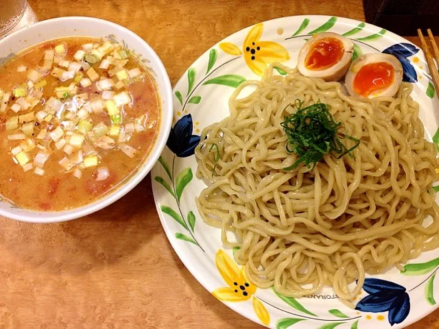 トマトつけ麺。旨い味噌スープとトマトの相性はバッチリ！暑い日にはぴったり。ヽ( ´ー`)ﾉ|ひろぱげさん