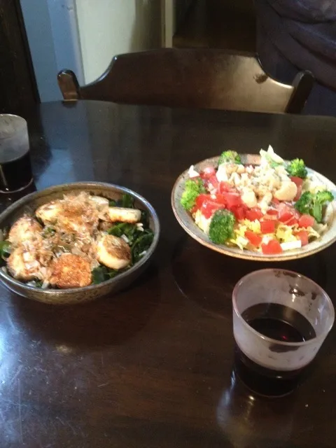 ホタテとトマトのサラダと、山芋の焼いたんとワカメのサラダ。|bongさん