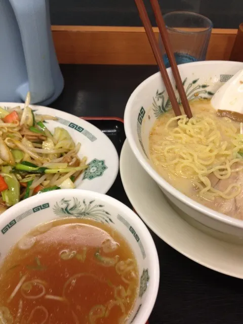 トンコツラーメンと野菜炒め定食|Hajime Sakaiさん