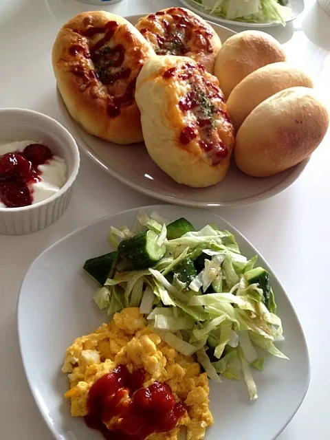 今日の朝ごパンはウィンナーパンとチョコパン♪|aiaiさん