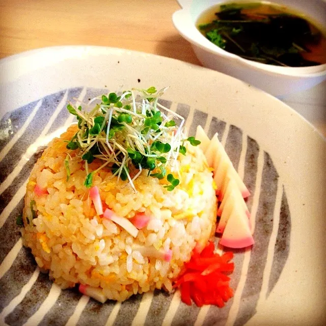 炒飯、ダシダでワカメと水菜のスープ|ニコさん