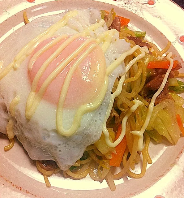 焼きそば目玉焼きのせ♪|natsuさん