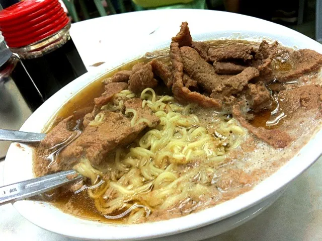 Pig liver & beef with instant noodle|PeonyYanさん