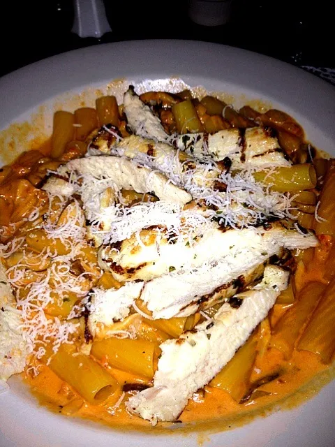 Rigatoni in vodka sauce with chicken|Melさん