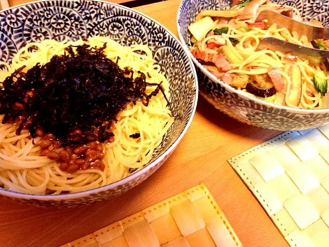 Snapdishの料理写真:納豆パスタ＆しょう油ペッパーの野菜パスタ|りえさん