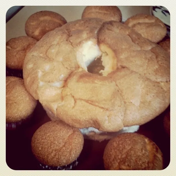 Snapdishの料理写真:angel food cake and cupcakes|katt mondejarさん