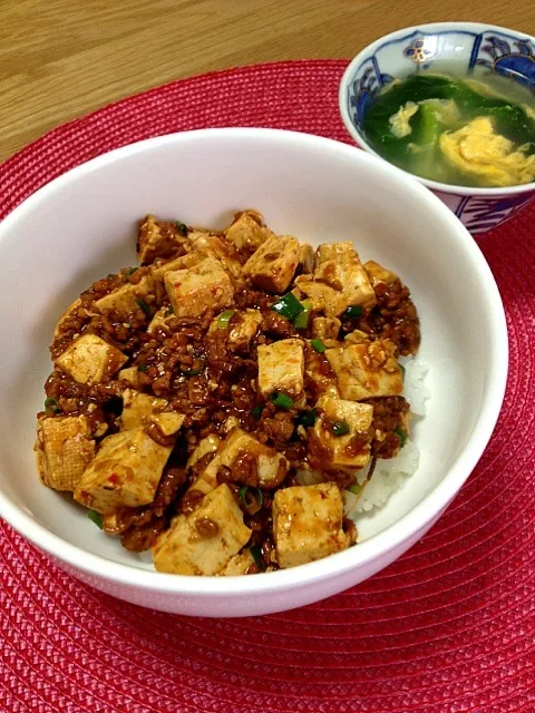 お豆腐がたくさんあったので、お昼は麻婆豆腐丼と中華スープにしました(^-^)/|みにさん