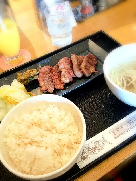 Snapdishの料理写真:今日の昼も牛タン…笑。|hidechiyoさん