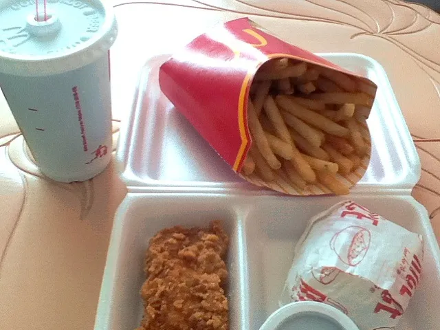 my mcdo lunch|cherry navalさん