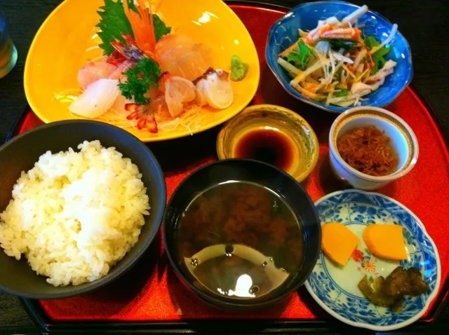 日間賀島で刺身定食☆|かーねさん