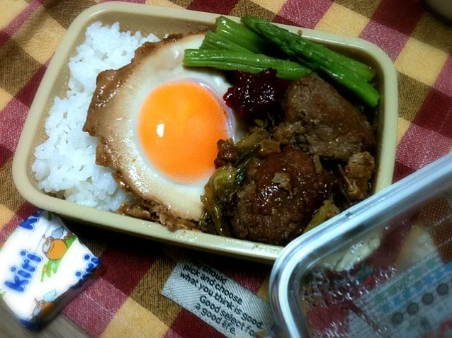 Snapdishの料理写真:MYお弁当☆残りモノのハンバーグでのっけ弁当☆|satomiさん