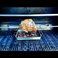 Bone in leg of lamb on a spit|Brad Goldbergさん