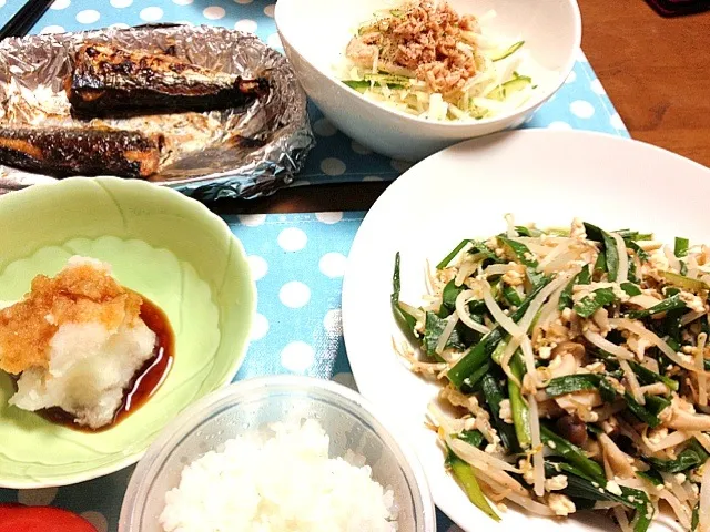 ニラと豆腐とキノコ炒め,サンマの塩焼き,大根おろし,大根とツナのサラダ|ふぅかさん