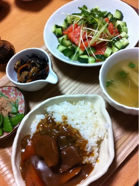 サーモンのカルパッチョ  ♡カレー  ♡ひじき煮  ♡キヌサヤお浸し ♡えのきスープ  カルパッチョはセロリ、きゅうり、カイワレが入ってます。|ミリィままちゃんさん