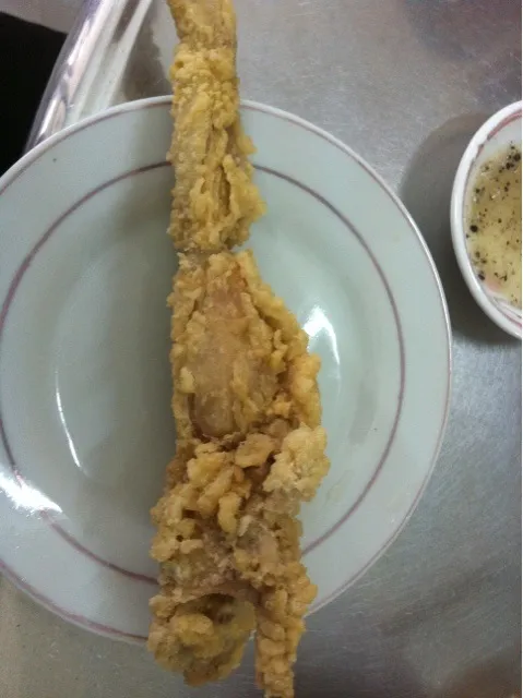 今日はベトナムに来てます。Can Thoに来る途中で食べた フライドFrog Leg(蛙の足)(~_~;)|shinさん