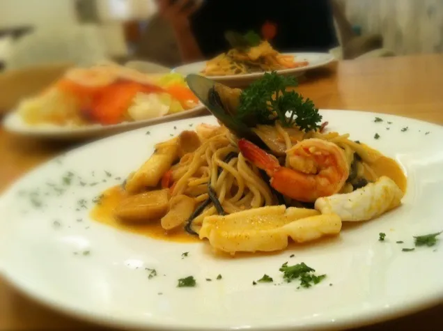 Snapdishの料理写真:Spaghetti TomYum Seafood|naさん