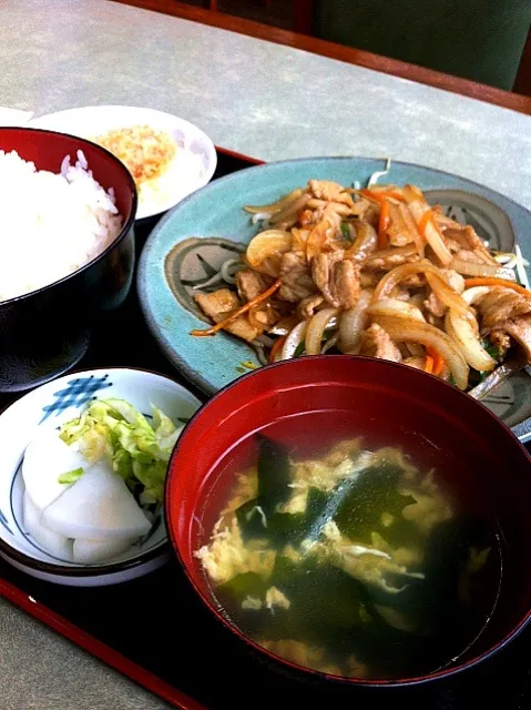 Snapdishの料理写真:豚バラ生姜焼き定食|nobさん