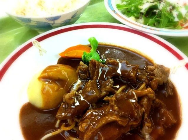 牛肉の赤ワイン煮。給食っぽいww|もとゆきさん