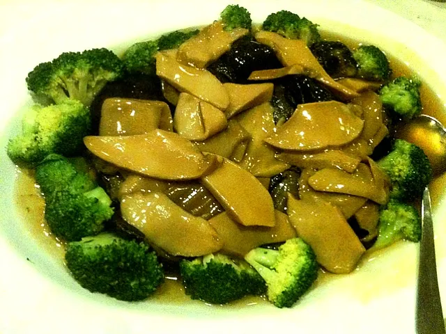 Braised Japanese Seashell with Dual Mushroom|Shiroi Yukiさん