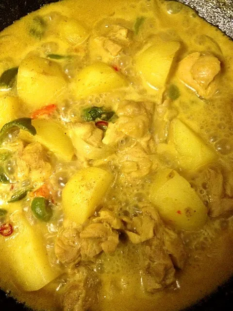 chicken curry w/ gata and curry powder|bernaderh odaさん