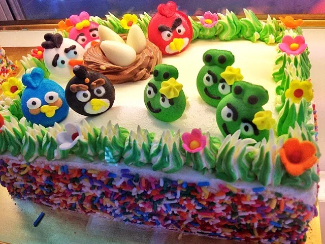 Snapdishの料理写真:angry bird cake 憤怒鳥🎂|(=^x^=)さん