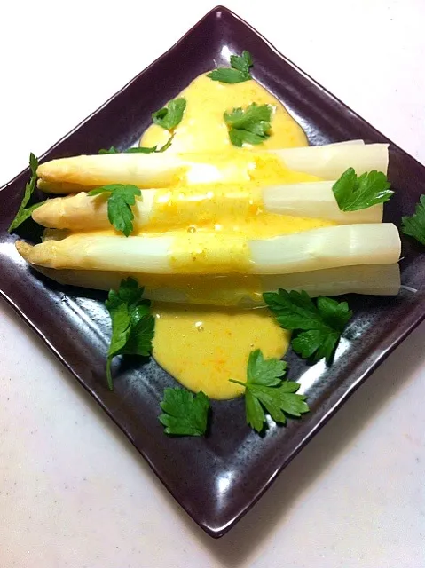 Snapdishの料理写真:Asperges sauce hollandaise|kimurasatoshitogoonapicnicさん