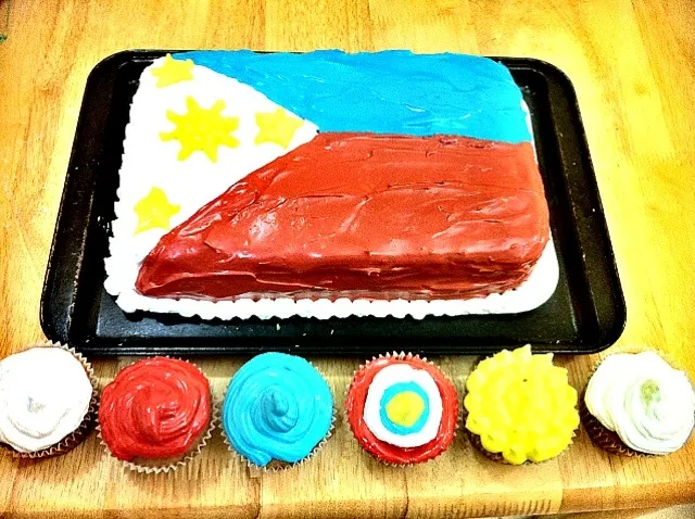 Happy Independence Day Philippines!  Choco Butter cake with rocky road filling :)|caren memanさん