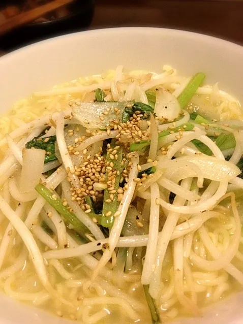 塩ラーメンの野菜炒めのっけ|chobicmさん