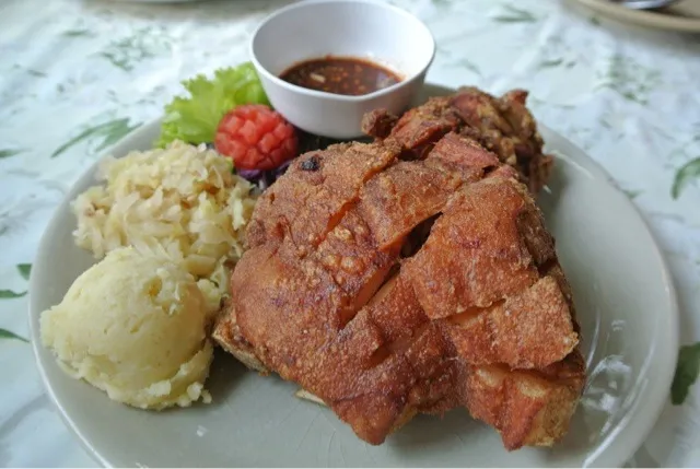 Snapdishの料理写真:German pork hocks ขาหมูเยอรมัน|BOJARUさん