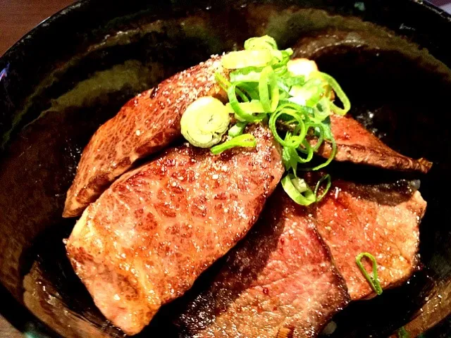 Snapdishの料理写真:昨日のええ肉の残りで焼肉丼(^o^)|きっきー🥰さん