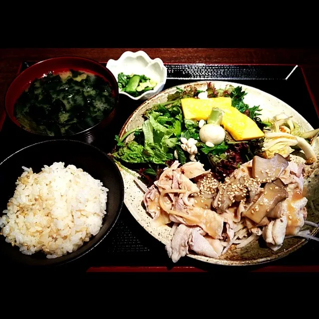 Snapdishの料理写真:花様♡豚肉と三太郎大根と永源寺茸の冷しゃぶ  胡麻ダレ|gumicoさん