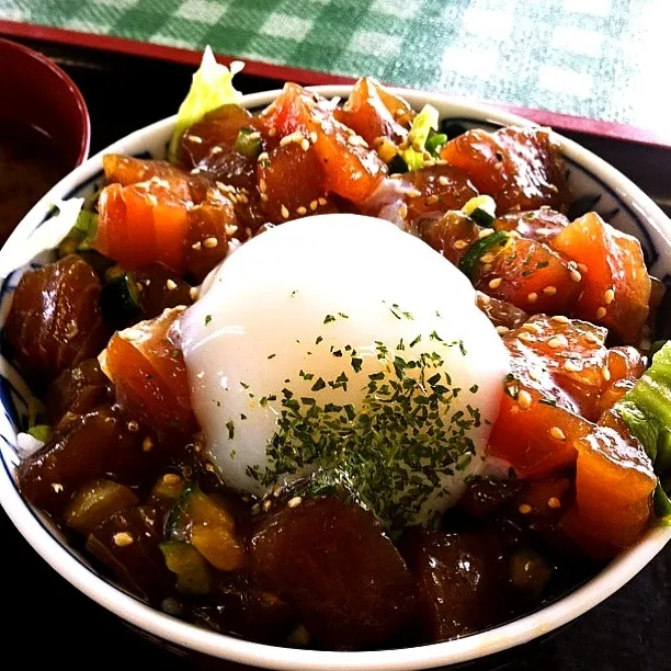 Snapdishの料理写真:ポキ丼定食。マグロたっぷり！|Masさん