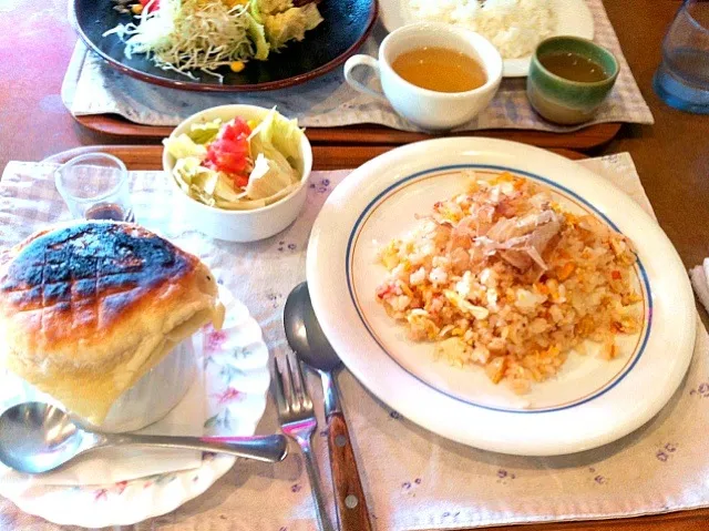 梅干しチャーハンと、オニオングラタンスープでランチ(*^o^*)オイシイ！|てつこさん