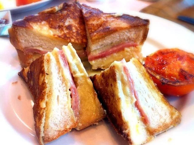 grilled ham cheese sandwich|Soiさん