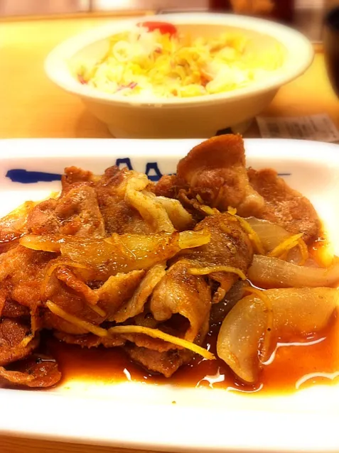 豚生姜焼き定食いただきます。|abe yoshiroさん