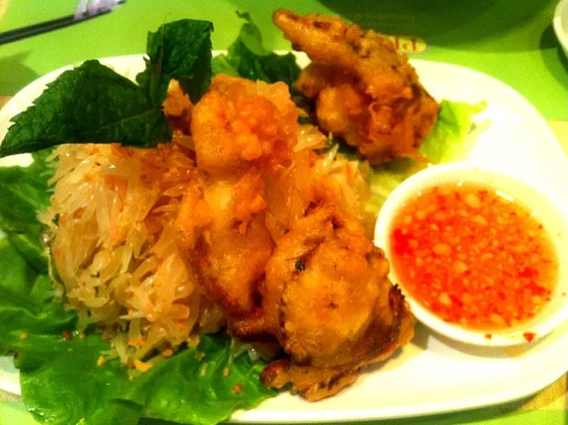 deep fried soft shell crab with pomelo salad|skyblueさん