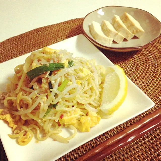 Snapdishの料理写真:パッタイ風焼きそば＆味噌漬け豆腐|サエさん