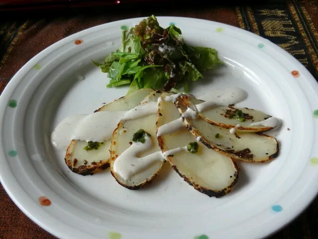 生で食べられるじゃがいも【はるか】を軽く炙って食す。|下村禎さん