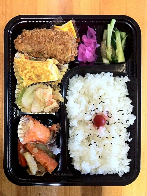 Snapdishの料理写真:日替わり幕の内弁当|たんぽぽ娘さんさん