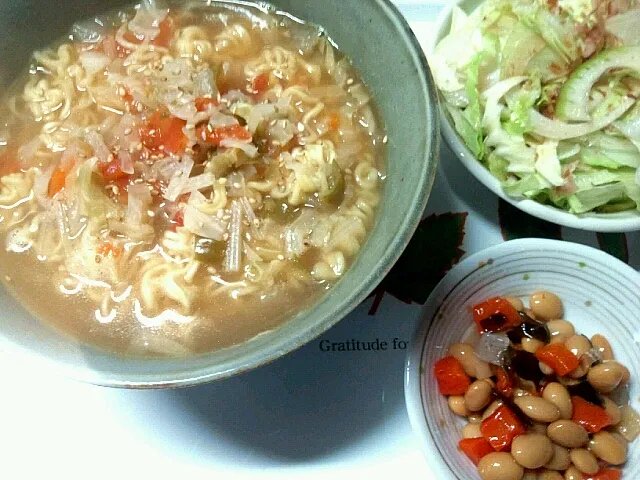 脂肪燃焼スープにラーメン入れてみた。あと、たまねぎサラダ|やすどんさん