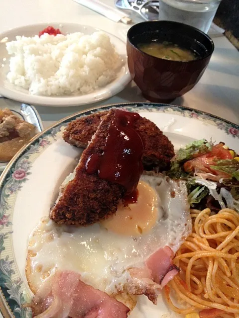 メンチカツと目玉焼定食|annexさん