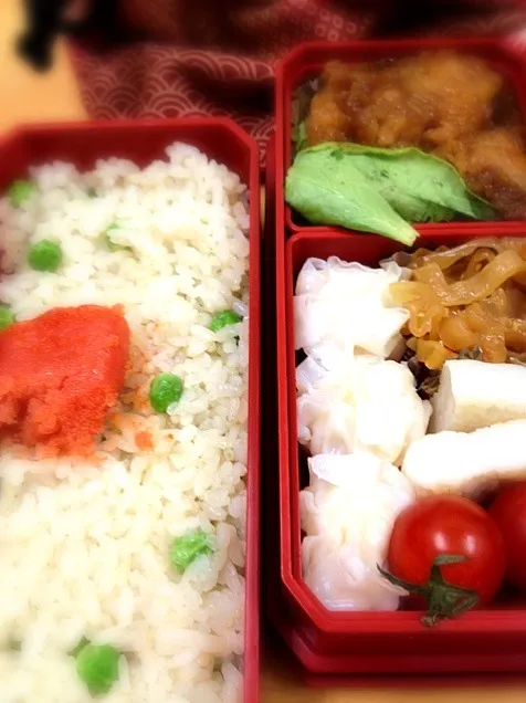 Snapdishの料理写真:グリーンピースご飯弁当|カナうささん