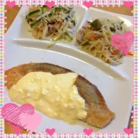 Snapdishの料理写真:●鮭のムニエル  ●そうめんチャンプルー ●キャベツの塩昆布和え|はづみんさん