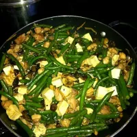 chicken, mushrooms, green beans, and tofu in an oyster/ginger/garlic sauce|Mel L.さん